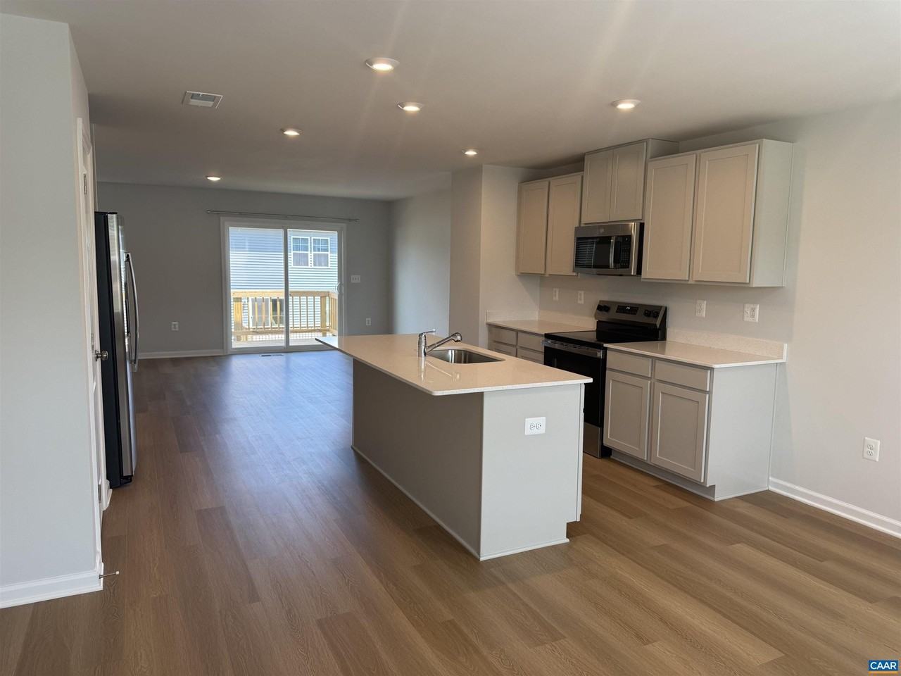 37 Laurin St - Photo 2 of 27