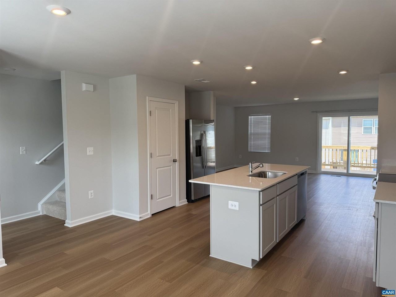 37 Laurin St - Photo 3 of 27
