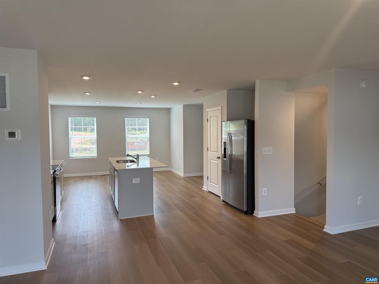 37 Laurin St - Photo 5 of 27