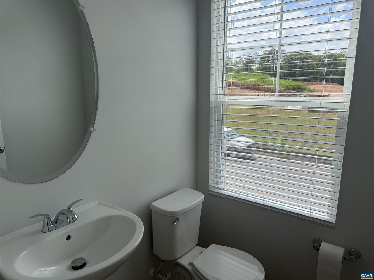 37 Laurin St - Photo 6 of 27