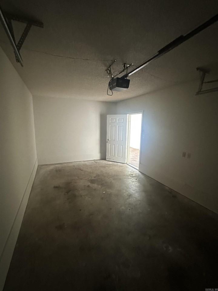 5900 Foxboro Dr - Photo 3 of 32