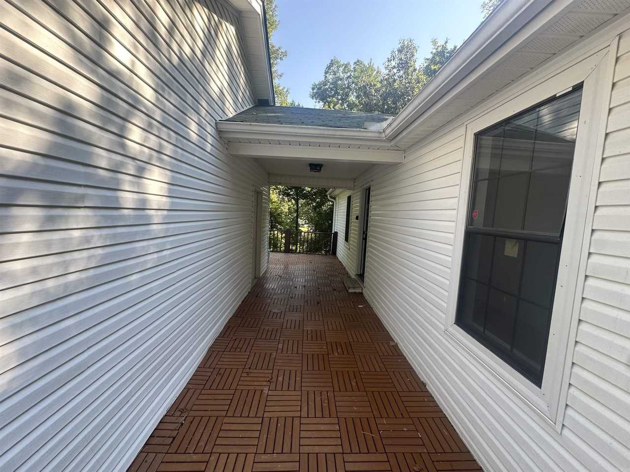 5900 Foxboro Dr - Photo 4 of 32