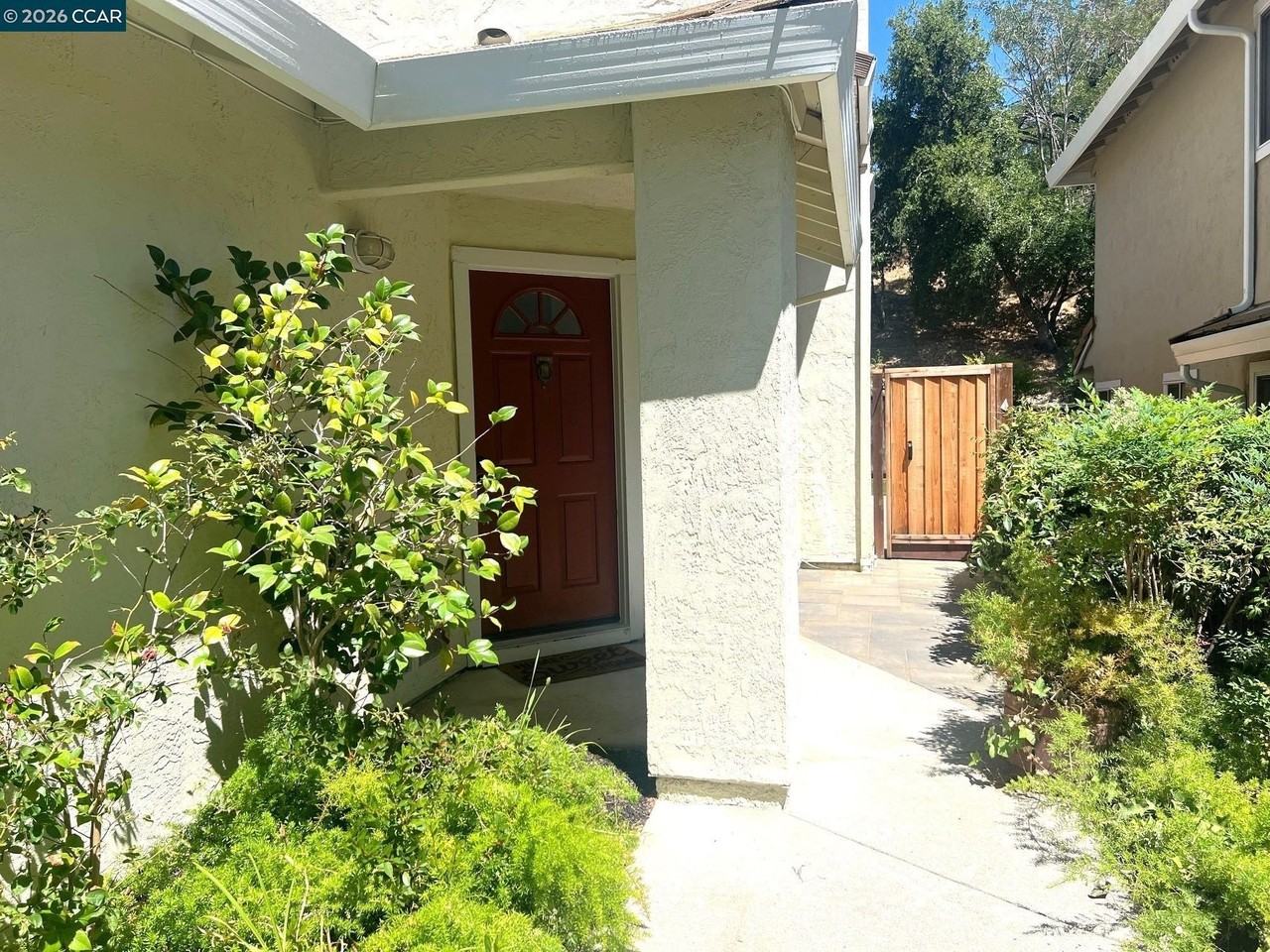 1115 Crest Ridge Ln - Photo 3 of 17