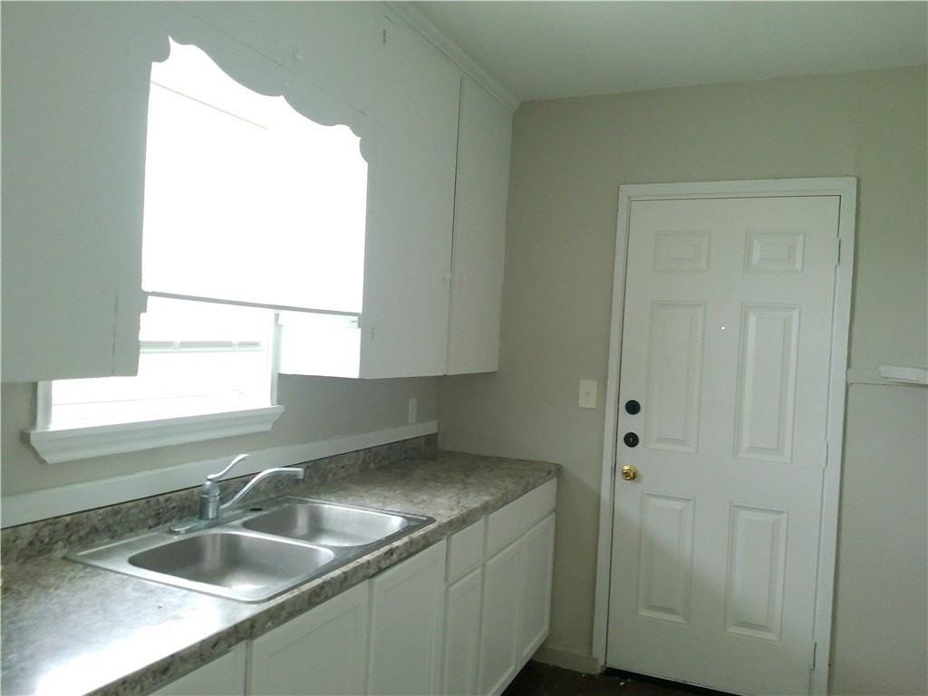2837 Sarita St - Photo 4 of 9