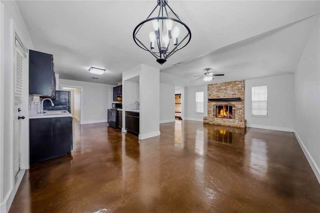 3029 Twin Creek Dr - Photo 2 of 20