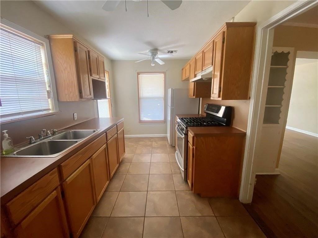 233 Eastgate Dr - Photo 4 of 18