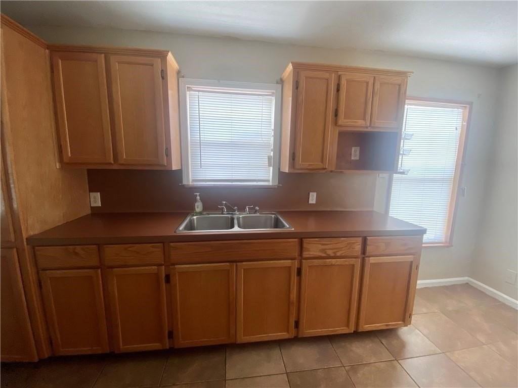 233 Eastgate Dr - Photo 5 of 18