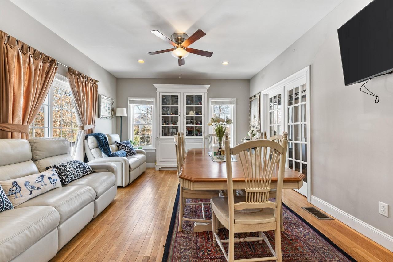111 Sisters Cir - Photo 4 of 31