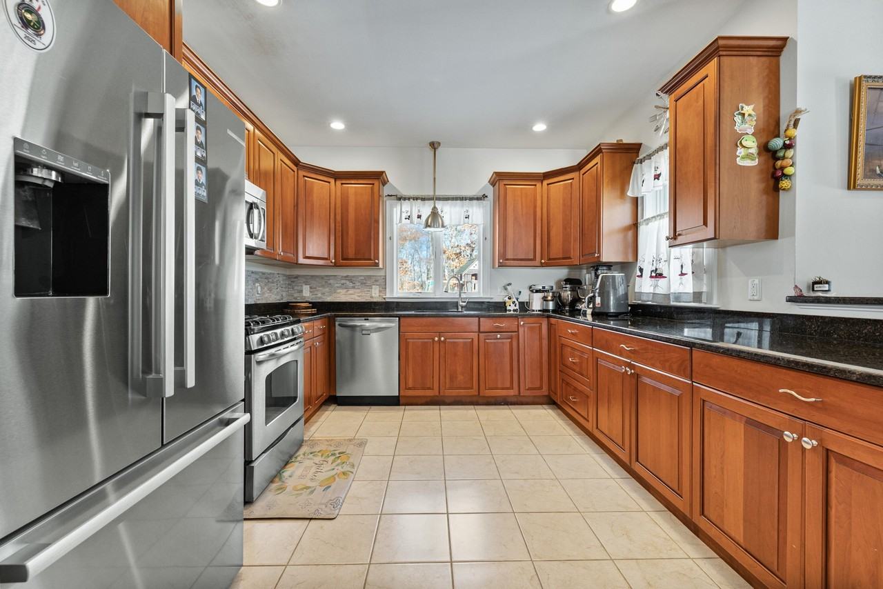 111 Sisters Cir - Photo 6 of 31