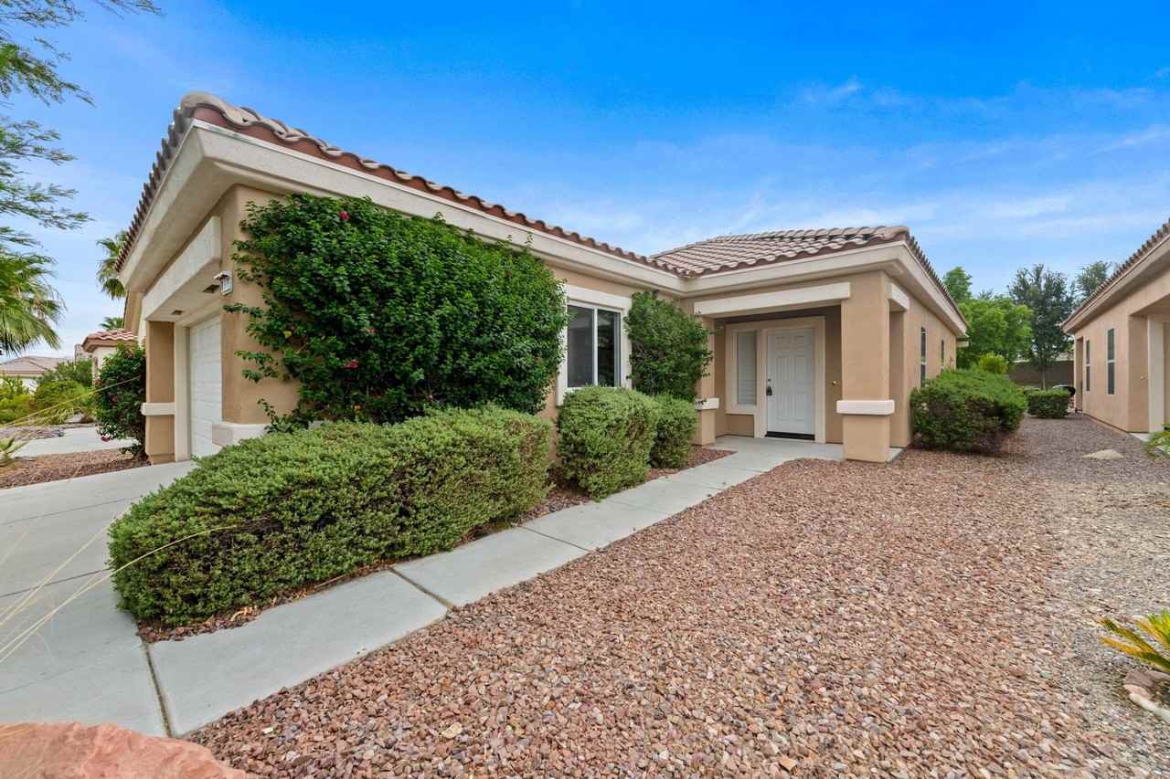 78685 Rockwell Cir - Photo 2 of 50