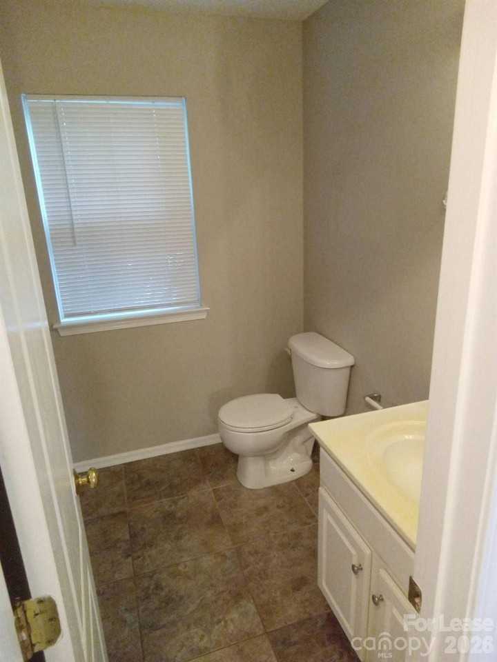 738 Ablow Dr - Photo 5 of 18