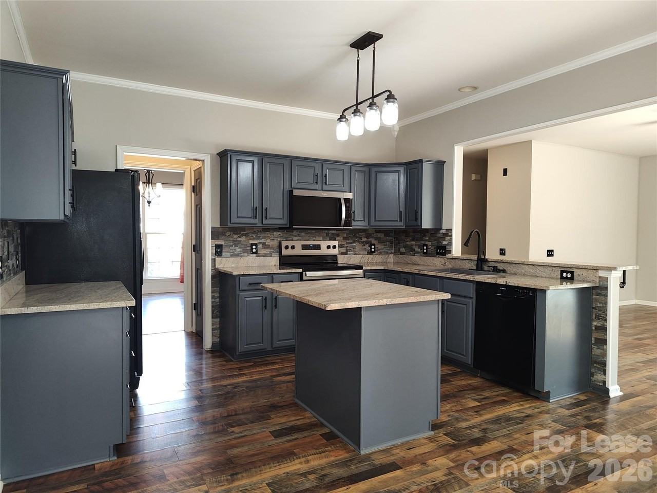 4018 Manor House Dr - Photo 3 of 34