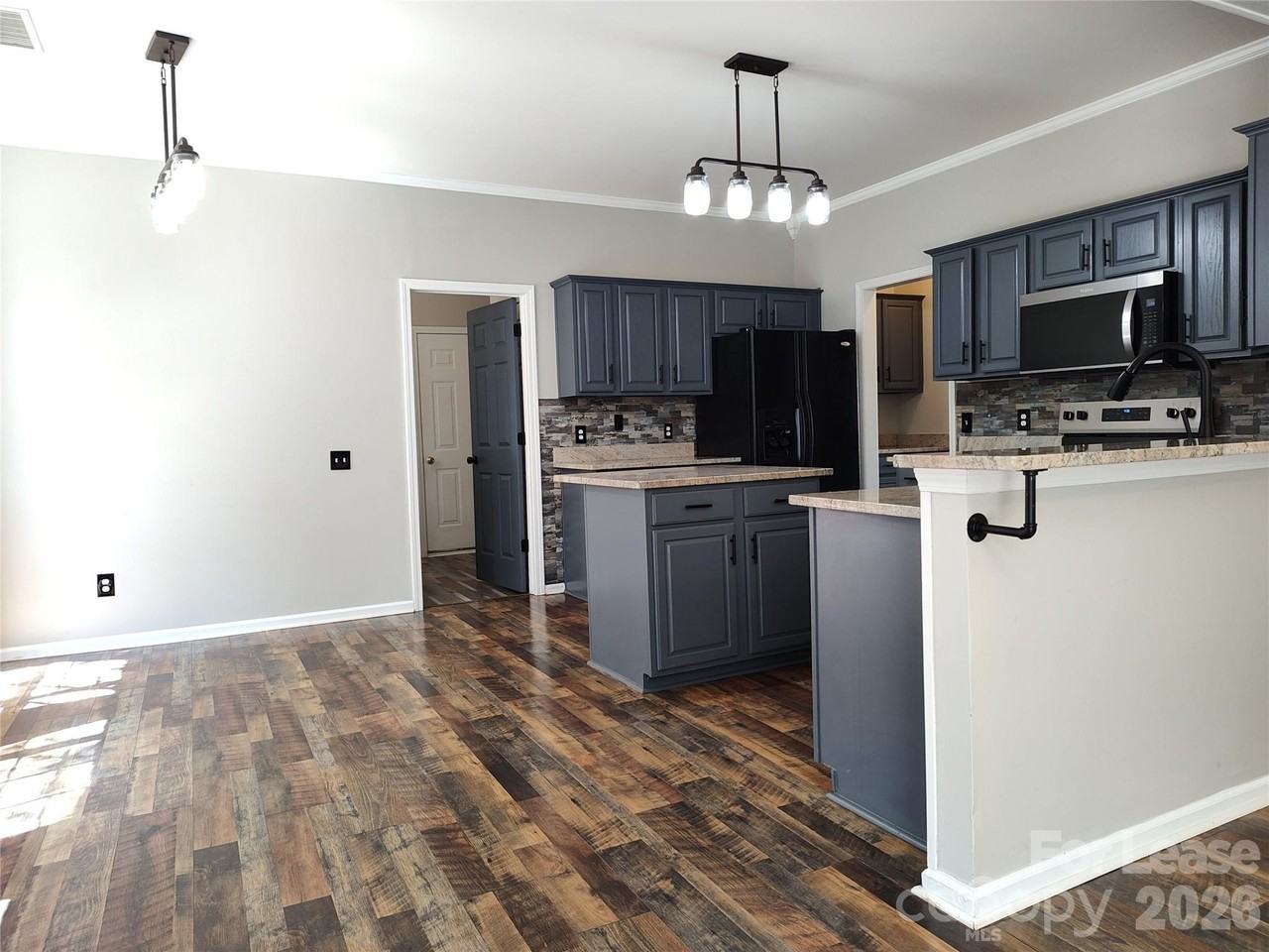 4018 Manor House Dr - Photo 5 of 34