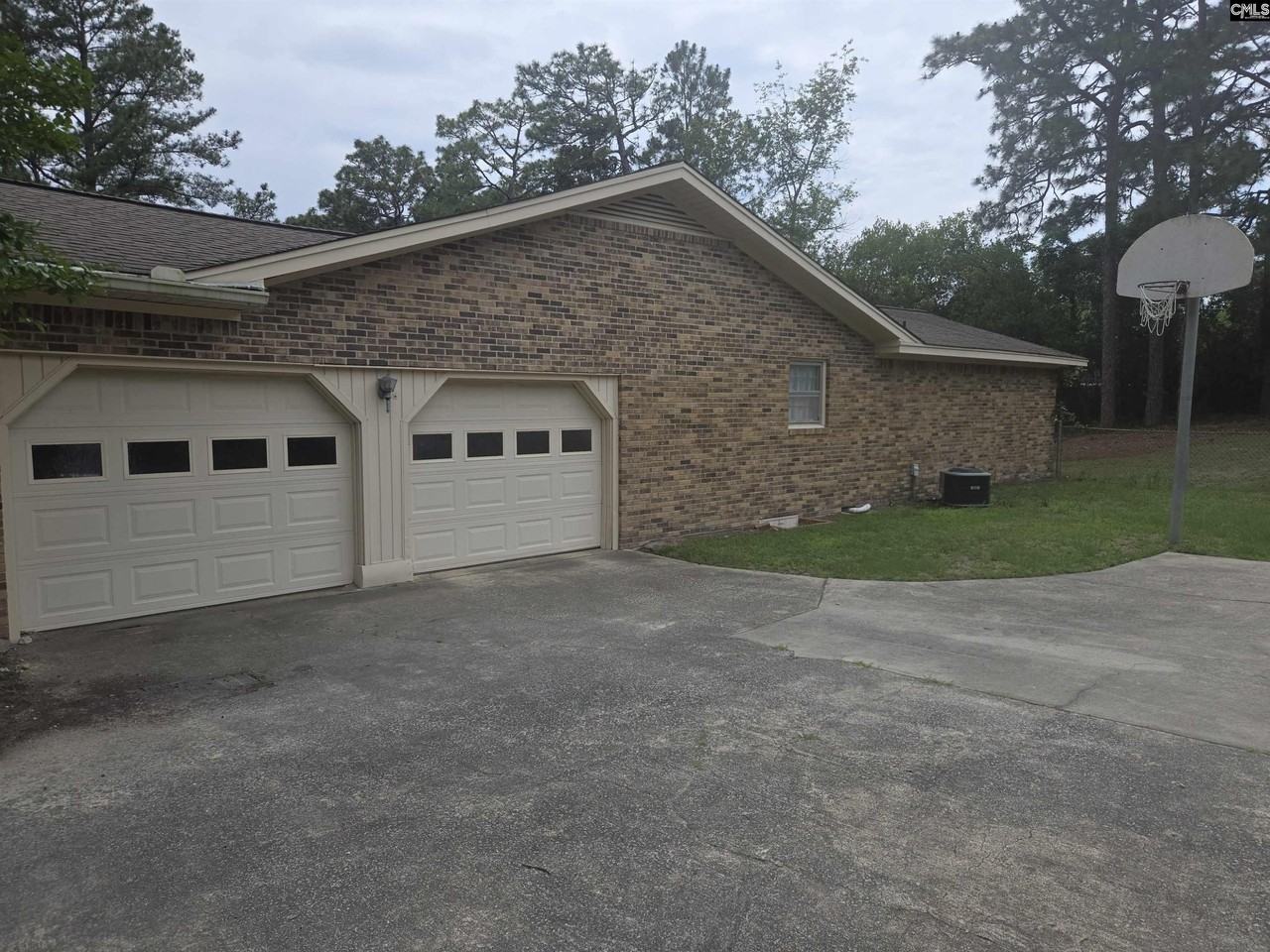 77 Northlake Rd - Photo 5 of 48