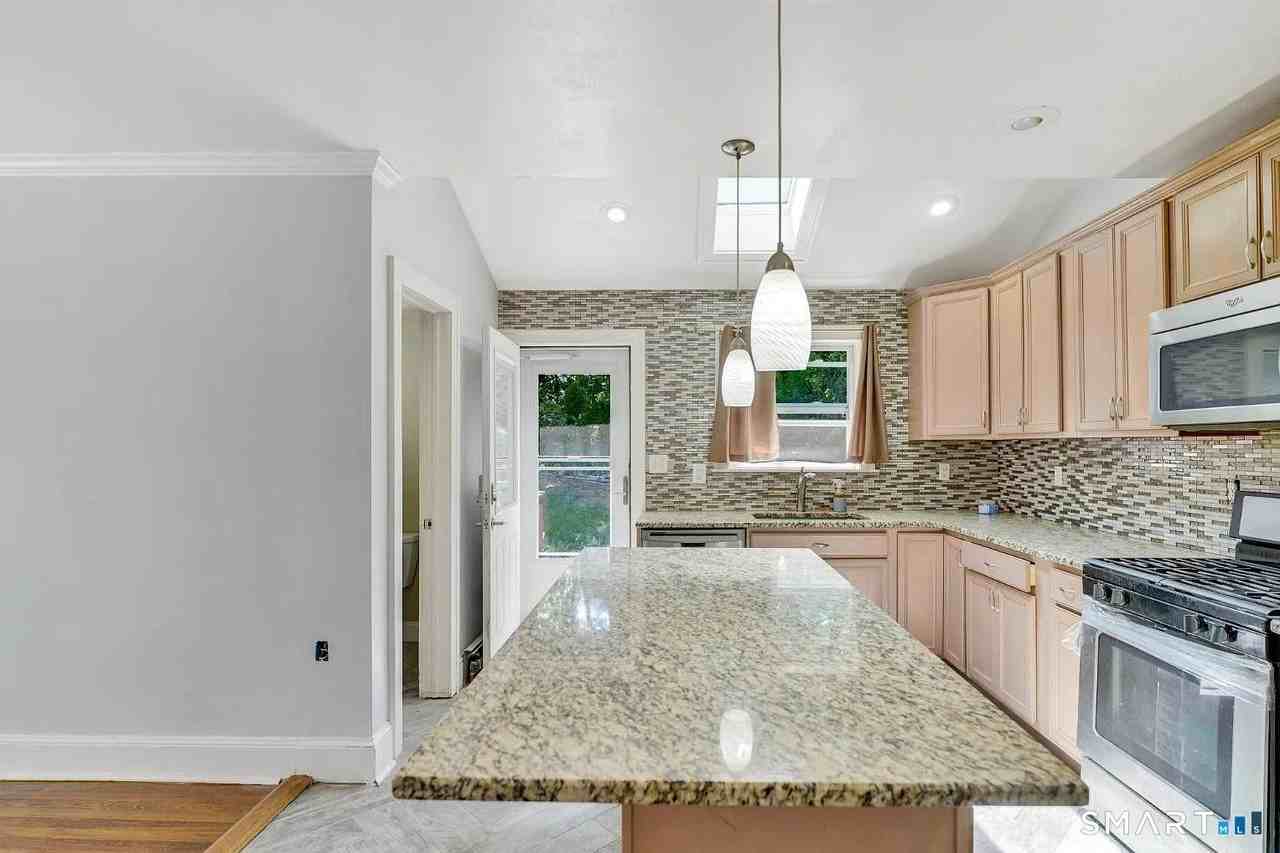 103 Robert St - Photo 4 of 9