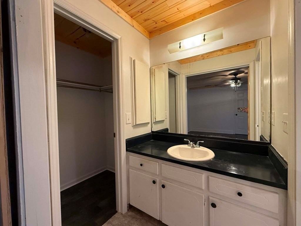 1016 Northfield Cir - Photo 5 of 22