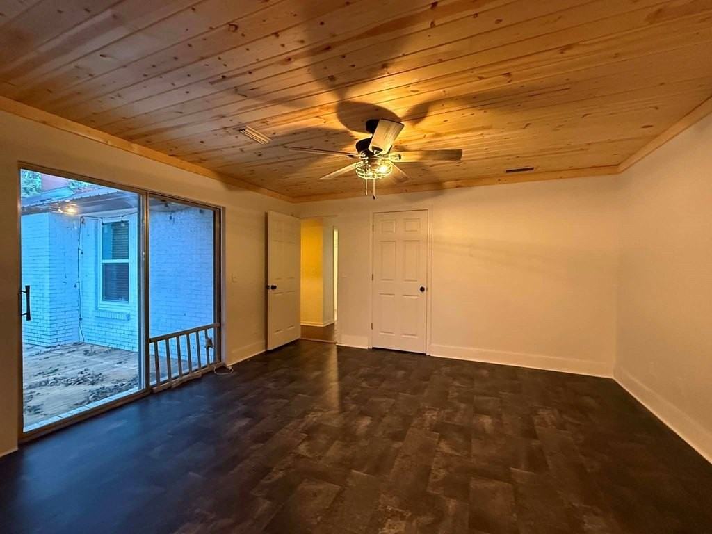 1016 Northfield Cir - Photo 6 of 22
