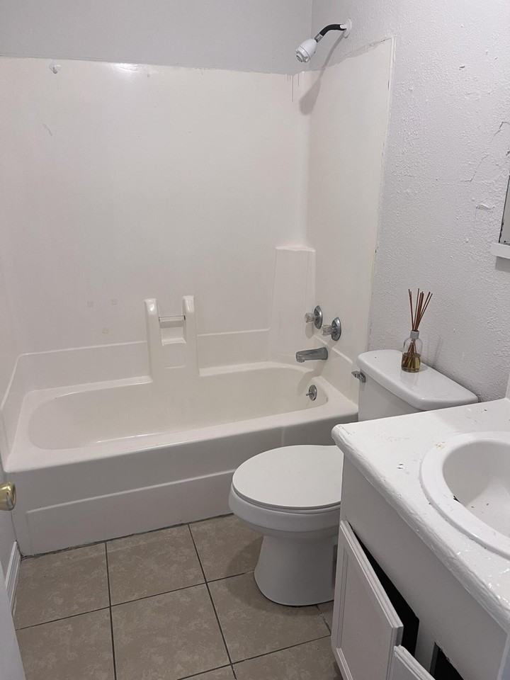 122 Lake St - Photo 6 of 8