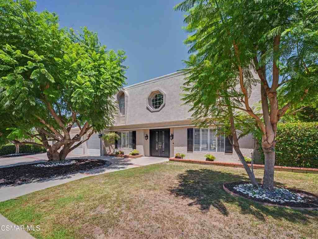 22777 Brenford St - Photo 3 of 47