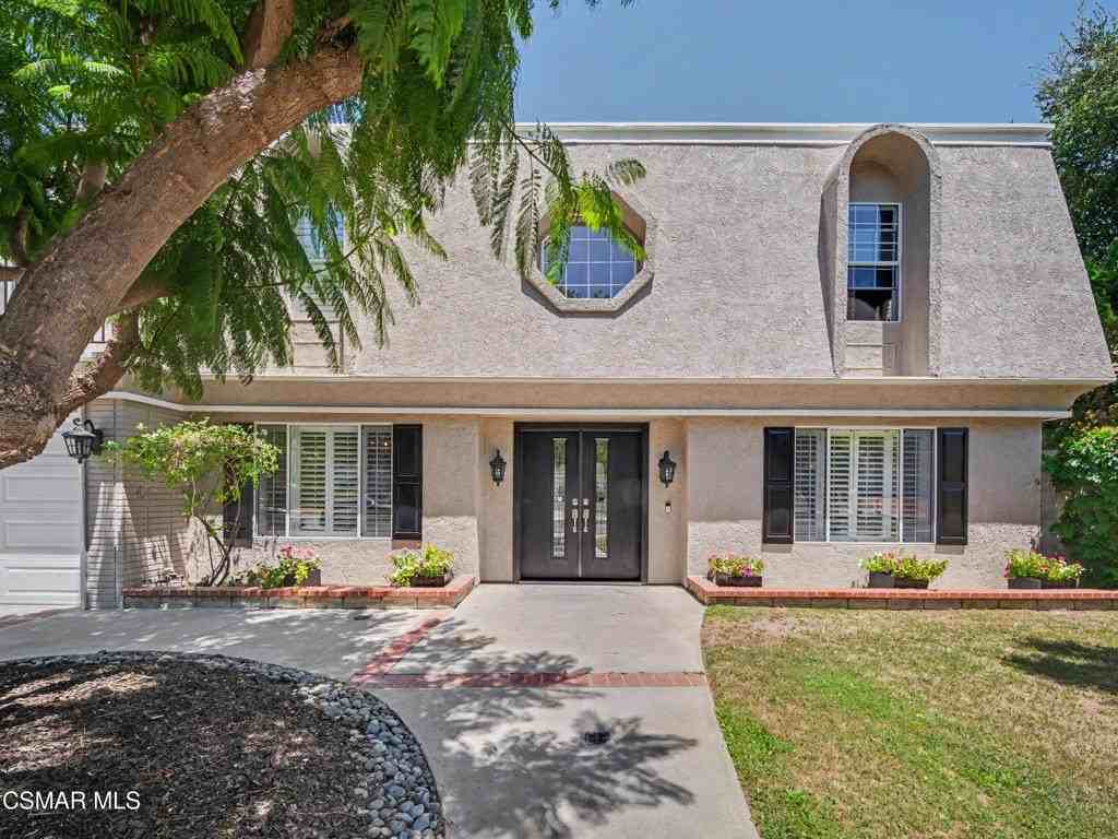 22777 Brenford St - Photo 4 of 47