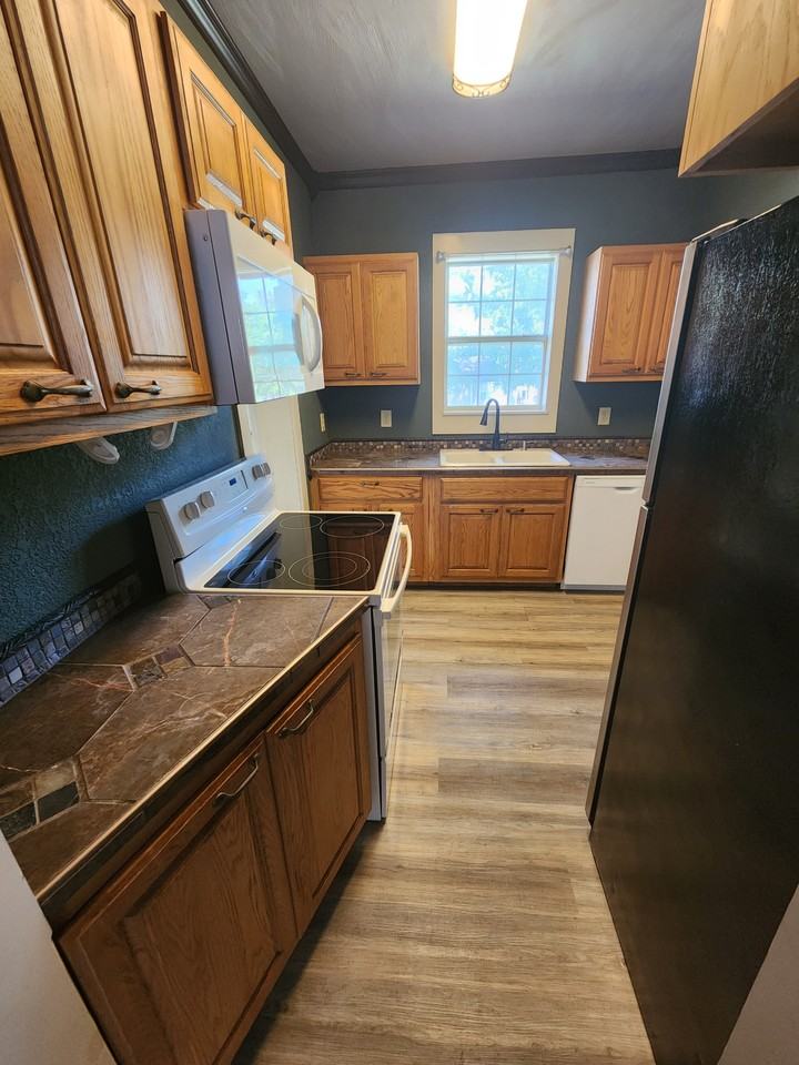 331 W 17th St #1 - Photo 5 of 14