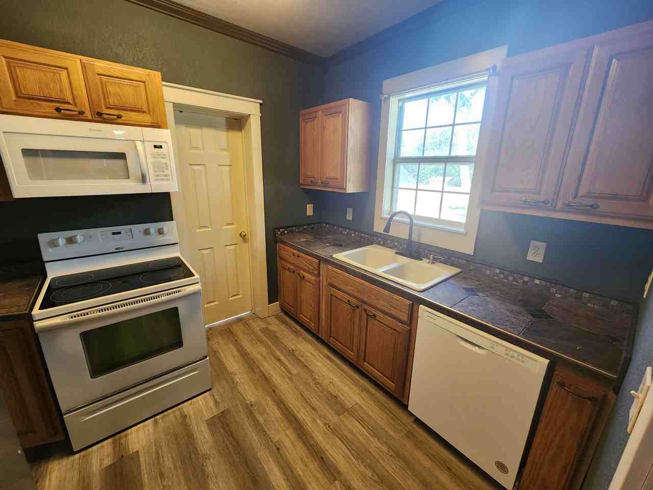 331 W 17th St #1 - Photo 6 of 14
