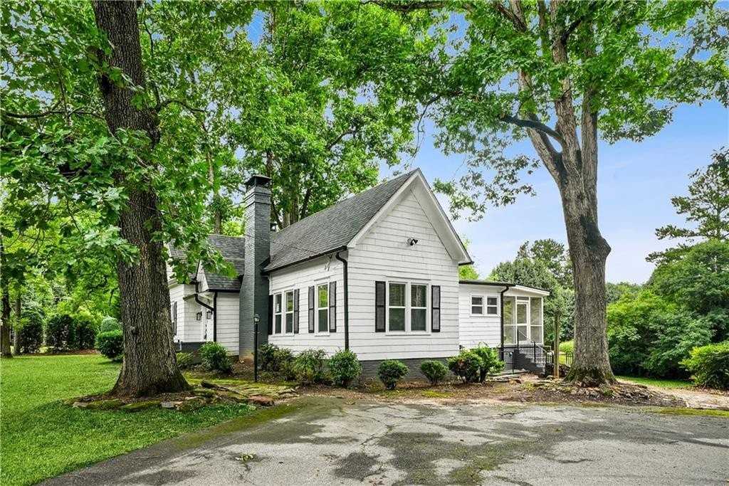 5383 Tilly Mill Rd - Photo 5 of 35