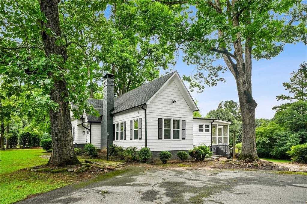 5383 Tilly Mill Rd - Photo 6 of 35