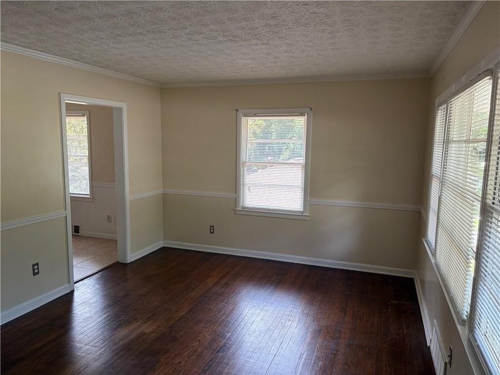 2064 Montrose Dr - Photo 2 of 17