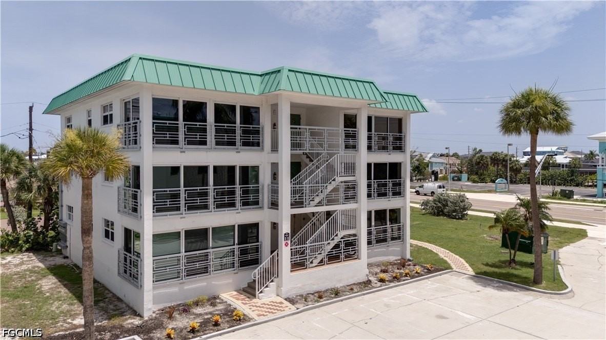6500 Estero Blvd #H302 - Photo 2 of 22