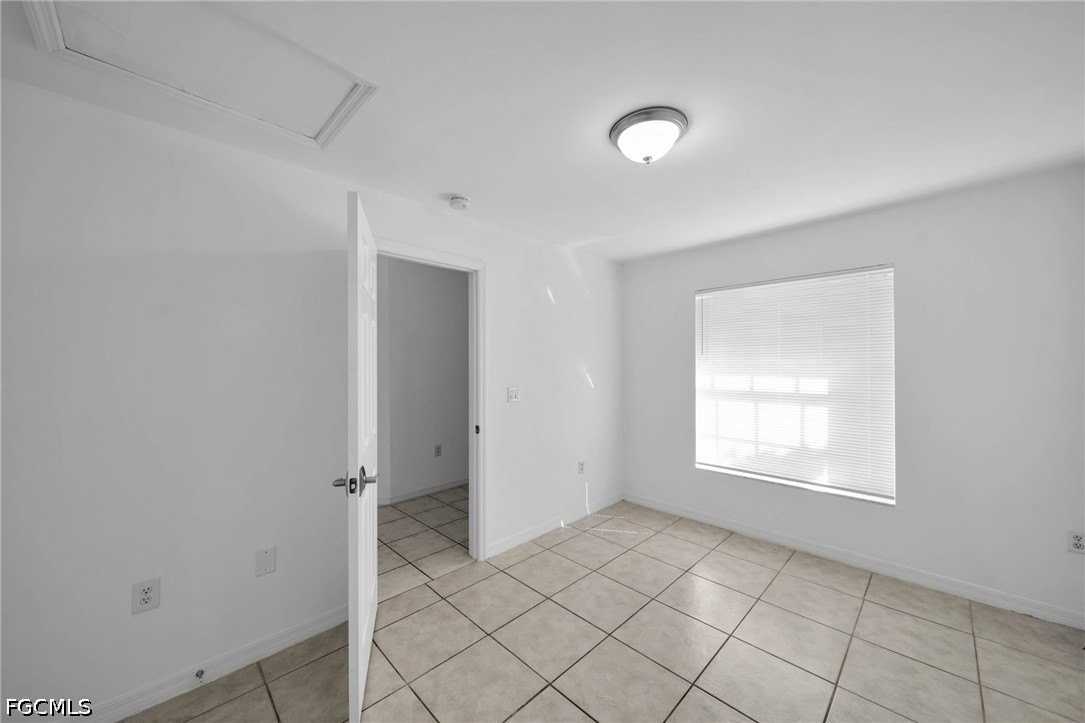 1214 Se 24th Ave - Photo 4 of 20