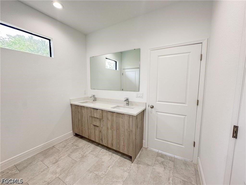 1026 Hilton Ct - Photo 6 of 10