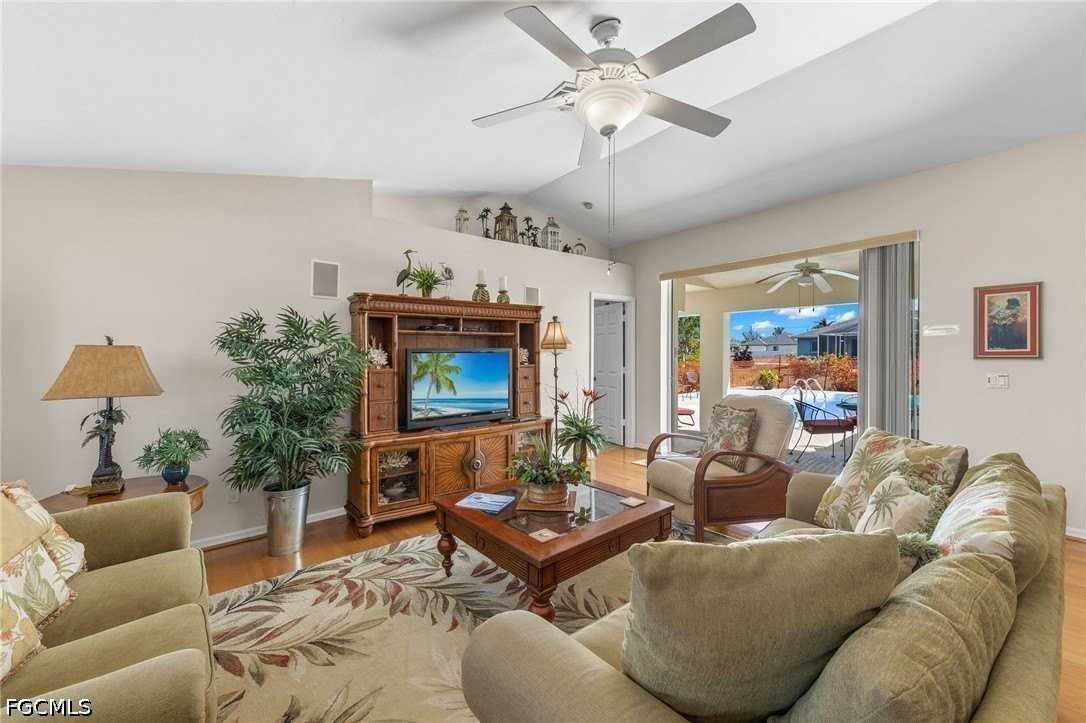 2305 Sw 19th Pl - Photo 3 of 31