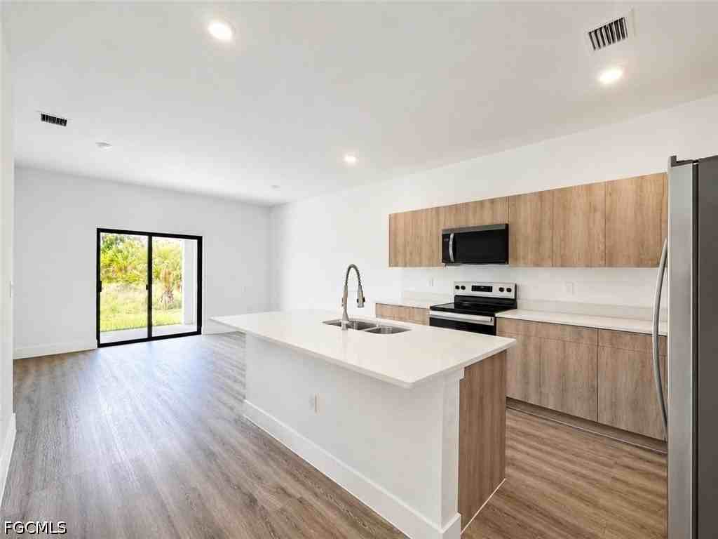 1258 Milwaukee Blvd - Photo 2 of 11
