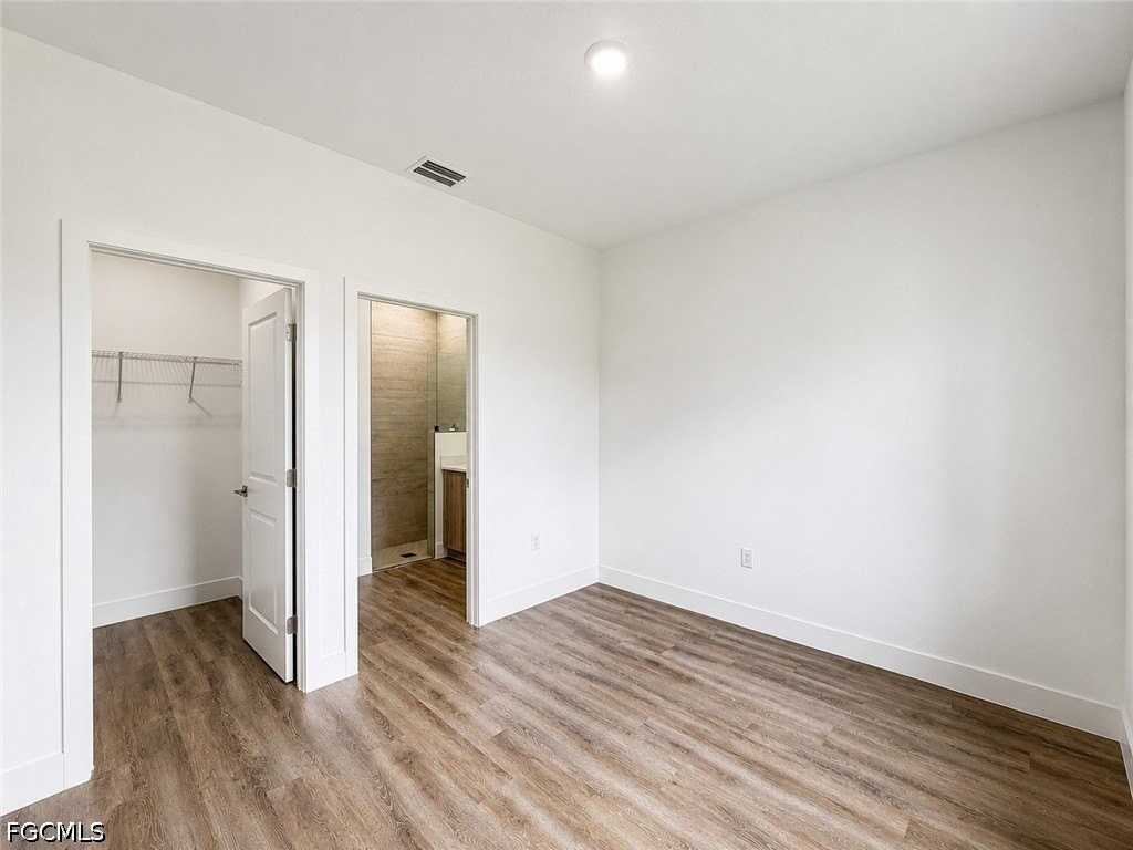 1258 Milwaukee Blvd - Photo 4 of 11