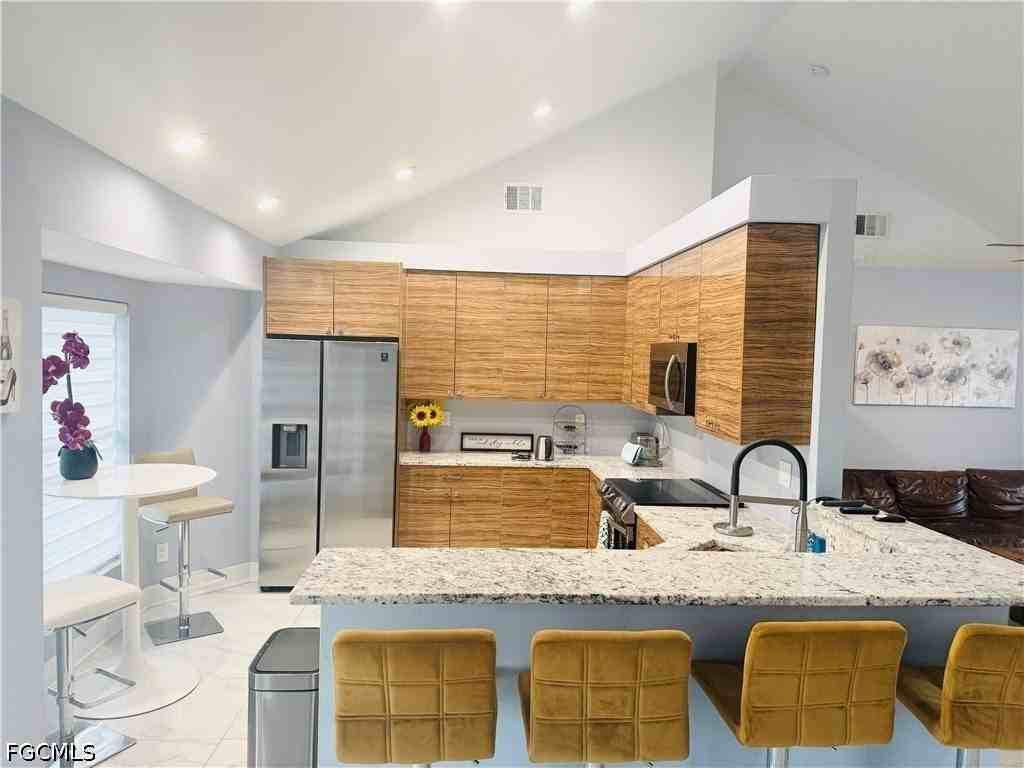 827 Sw 24th St - Photo 3 of 31