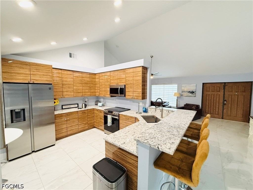 827 Sw 24th St - Photo 4 of 31