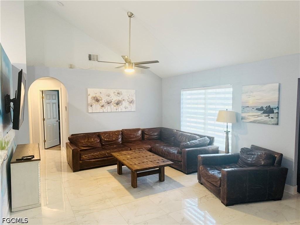 827 Sw 24th St - Photo 5 of 31