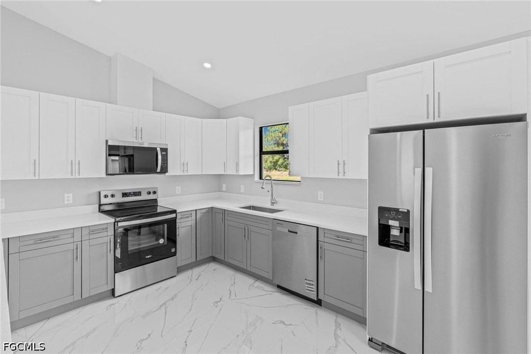633 Windermere Dr - Photo 2 of 15