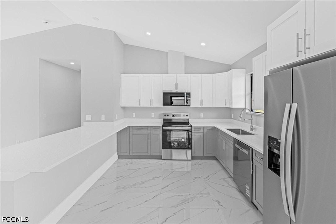633 Windermere Dr - Photo 3 of 15