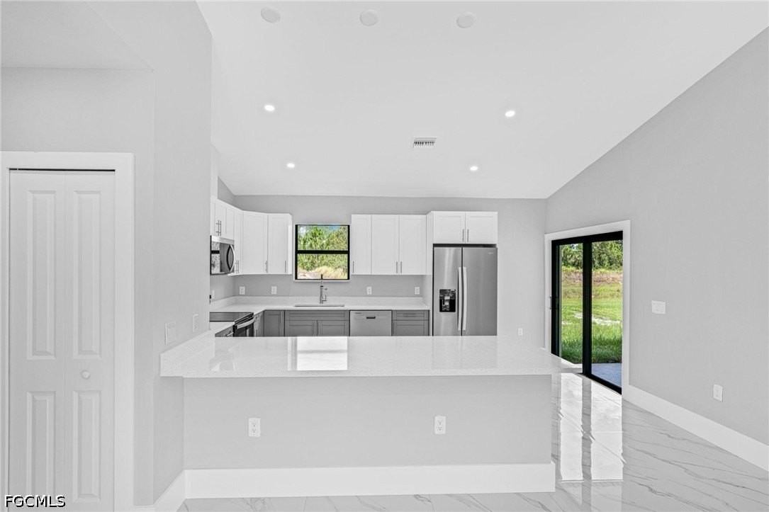 633 Windermere Dr - Photo 5 of 15