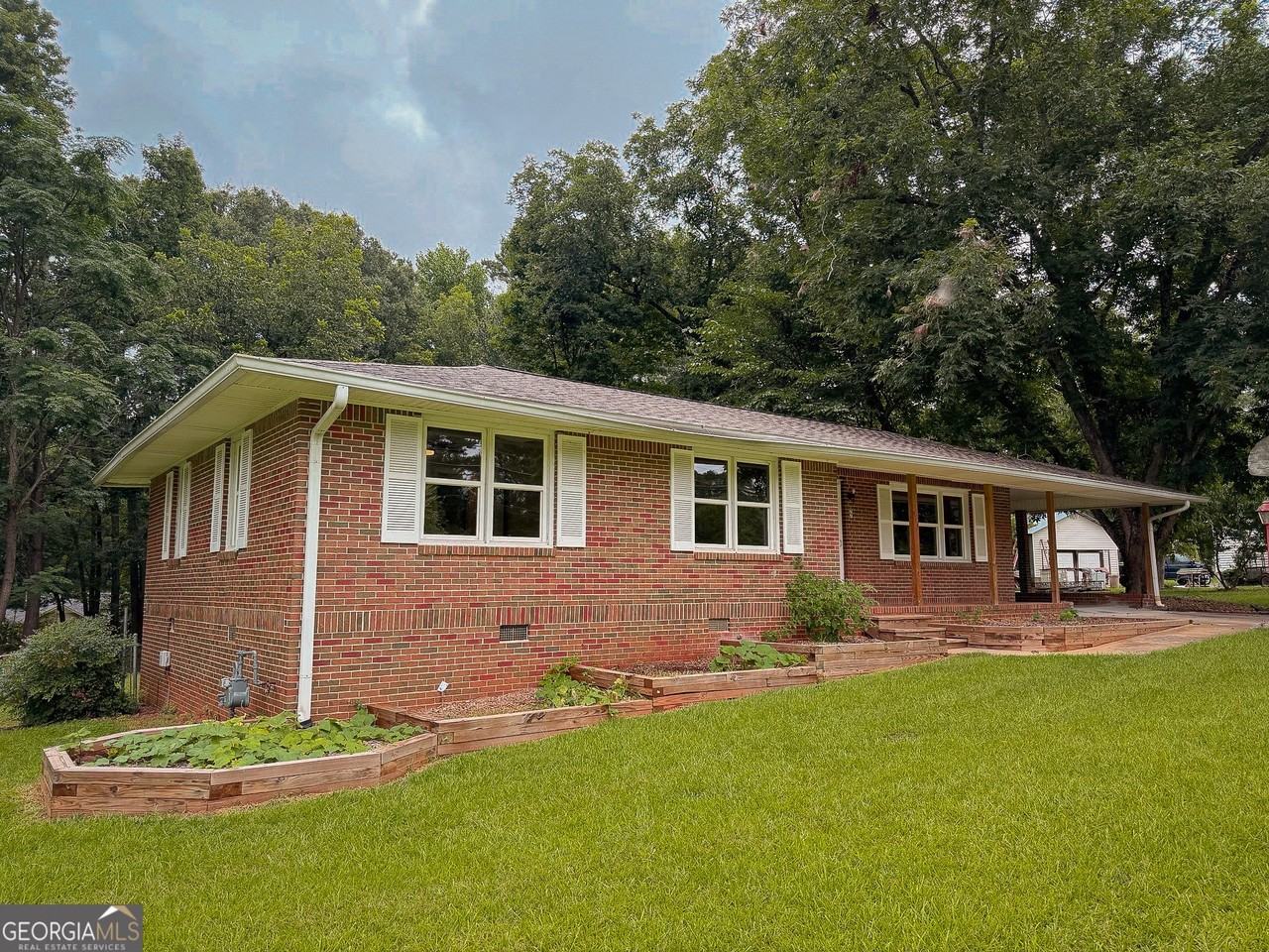 77 Franklin Rd - Photo 2 of 38