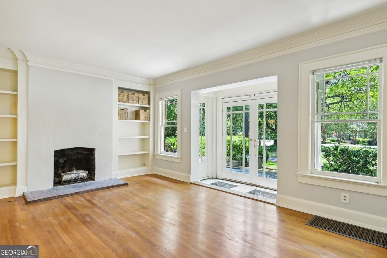 1500 N Highland Ave Ne - Photo 3 of 33