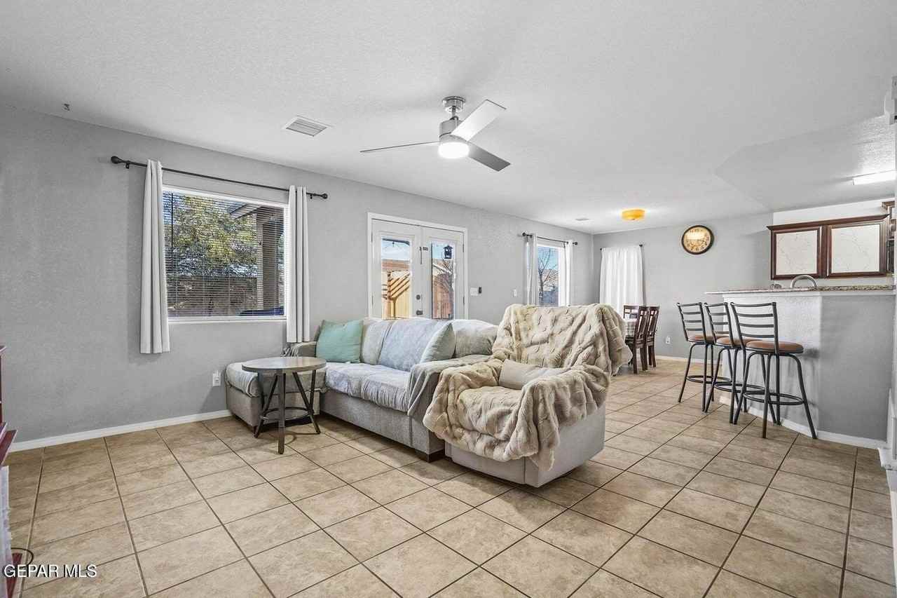 7045 Eagle Nest Ct - Photo 5 of 43