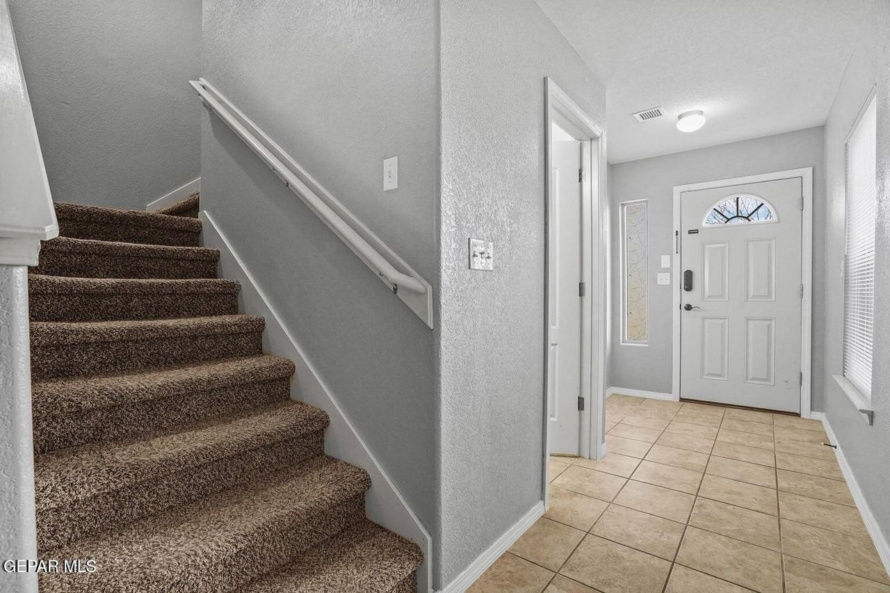7045 Eagle Nest Ct - Photo 6 of 43