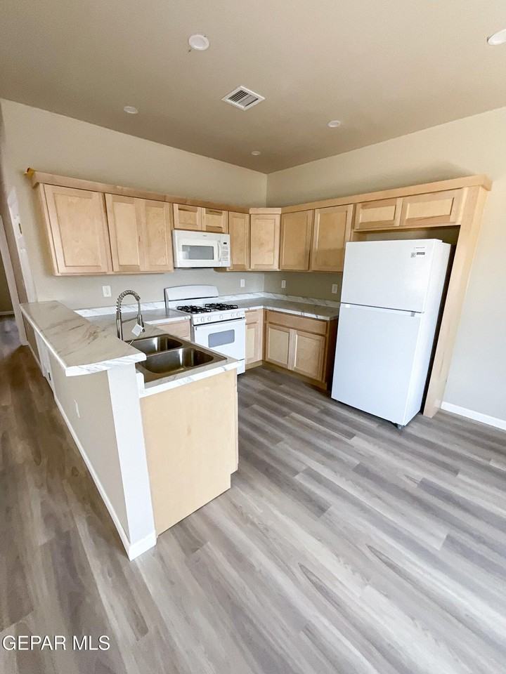 8948 Ankerson St #AB - Photo 7 of 14