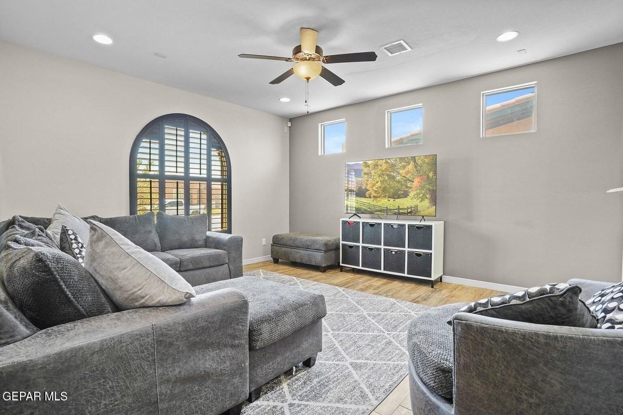 3749 Loma Adriana Dr - Photo 4 of 27