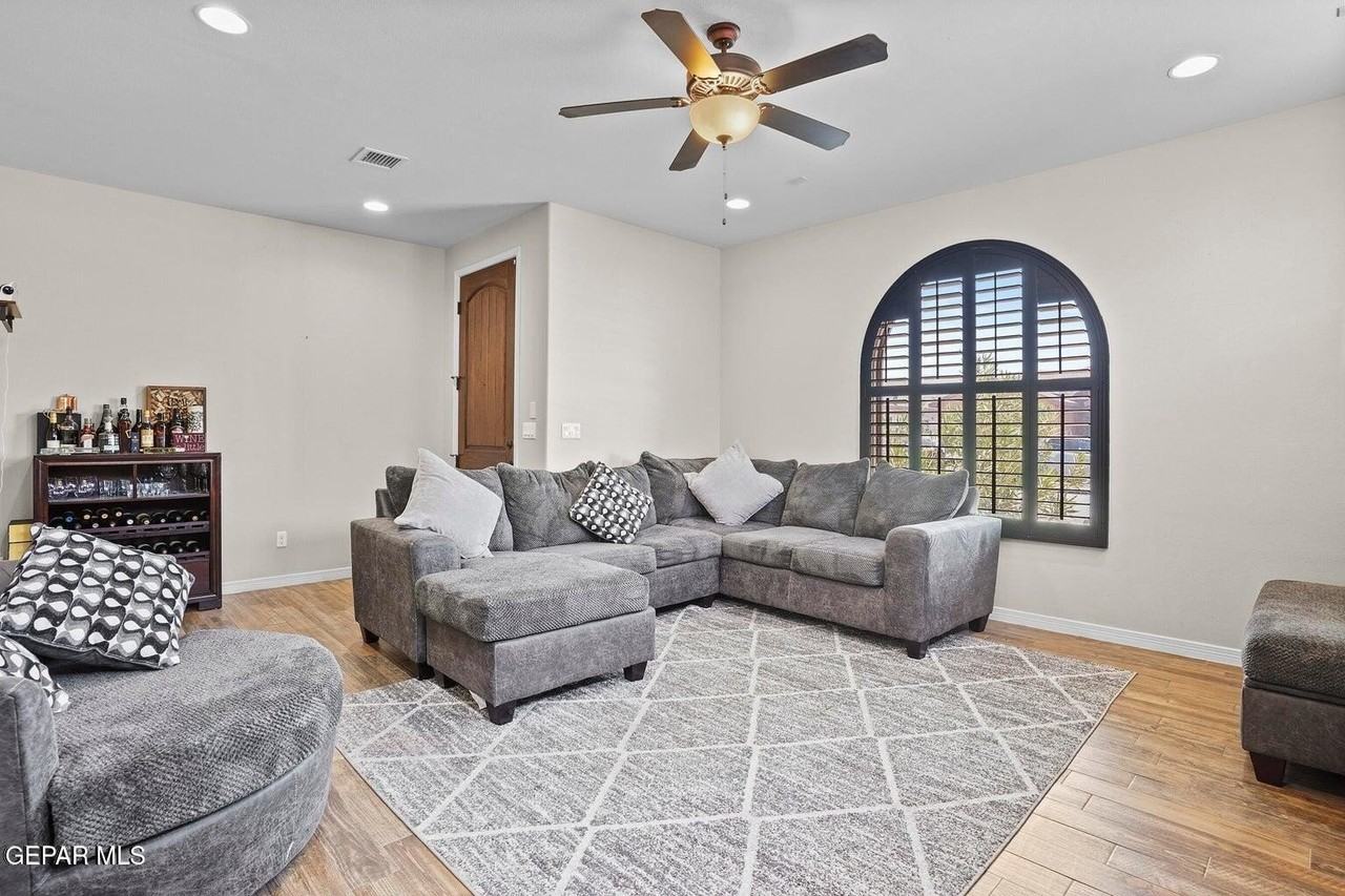 3749 Loma Adriana Dr - Photo 5 of 27