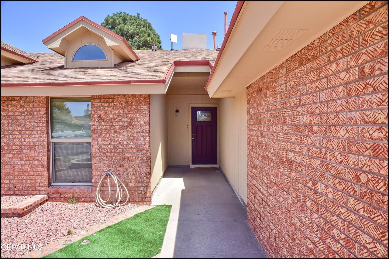 11645 Gordon Cooper Ln - Photo 4 of 44