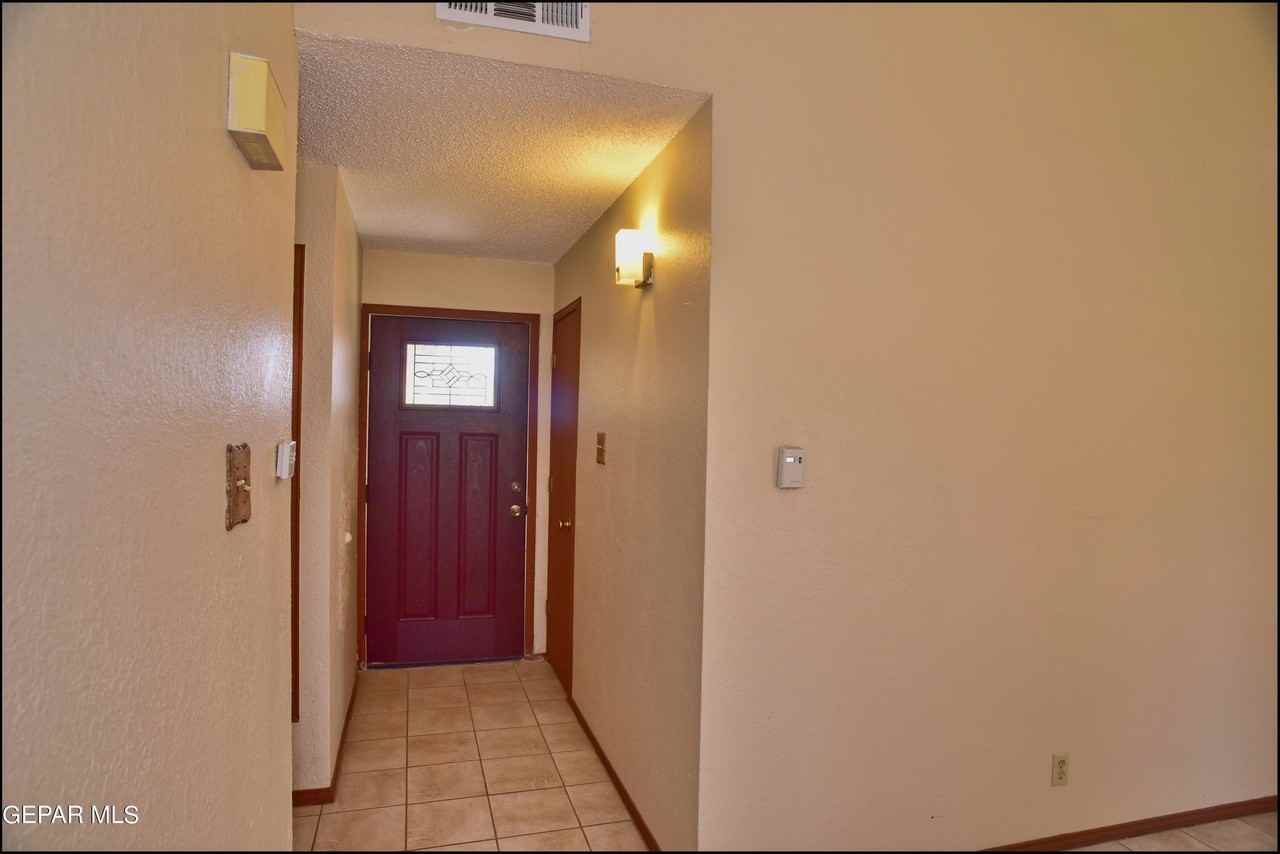 11645 Gordon Cooper Ln - Photo 5 of 44